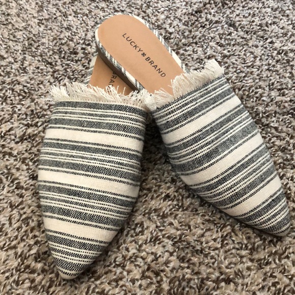 Lucky Brand Slides - Picture 2 of 4